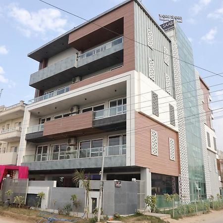 Vaabi Saabi Hotel 구르가온 외부 사진