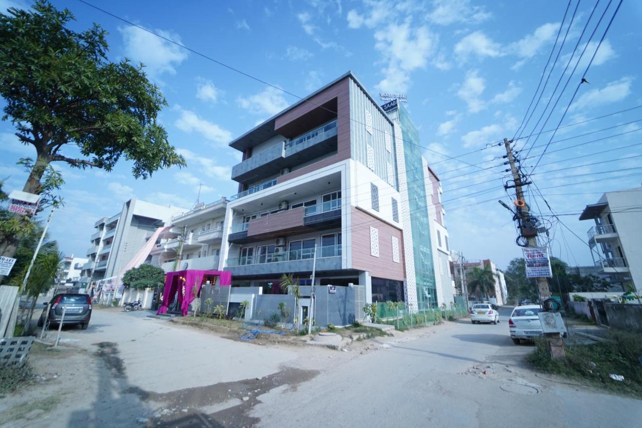Vaabi Saabi Hotel 구르가온 외부 사진